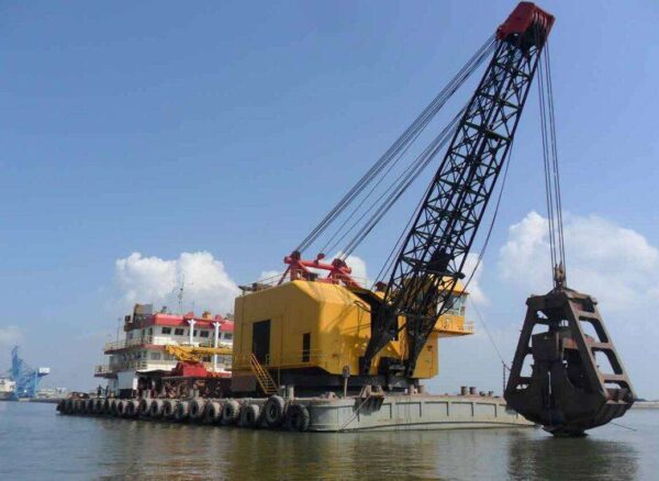 New intelligent large grab dredger